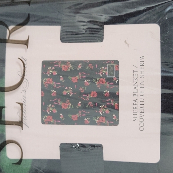VICTORIA'S SECRET Black Floral Sherpa Fleece Flannel Blanket - Picture 4 of 9